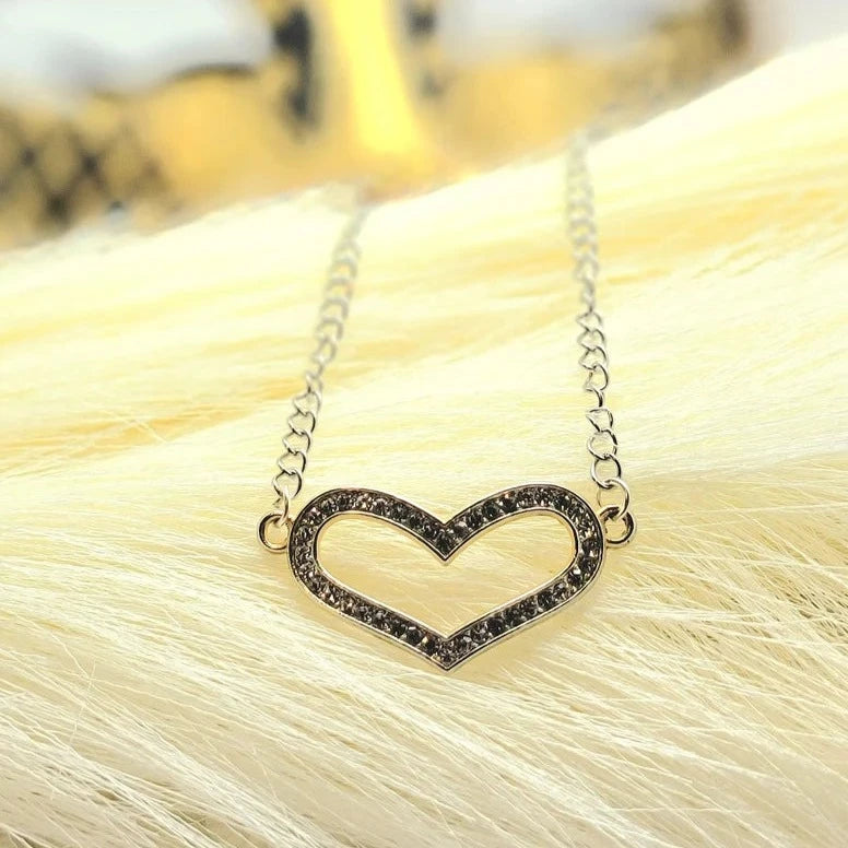 Collier coeur en strass intemporel d'amour et de dévotion, emblème d'amour brillant pour les anniversaires, cadeau romantique pour les occasions spéciales, la Saint-Valentin