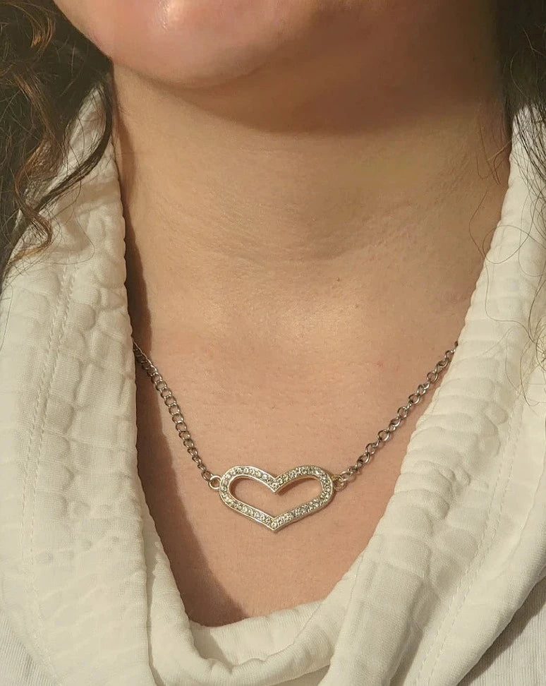 Collier coeur en strass intemporel d'amour et de dévotion, emblème d'amour brillant pour les anniversaires, cadeau romantique pour les occasions spéciales, la Saint-Valentin