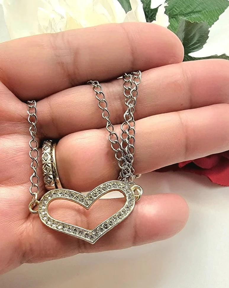 Collier coeur en strass intemporel d'amour et de dévotion, emblème d'amour brillant pour les anniversaires, cadeau romantique pour les occasions spéciales, la Saint-Valentin