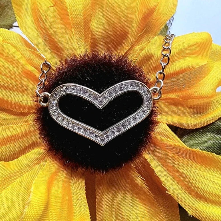 Collier coeur en strass intemporel d'amour et de dévotion, emblème d'amour brillant pour les anniversaires, cadeau romantique pour les occasions spéciales, la Saint-Valentin