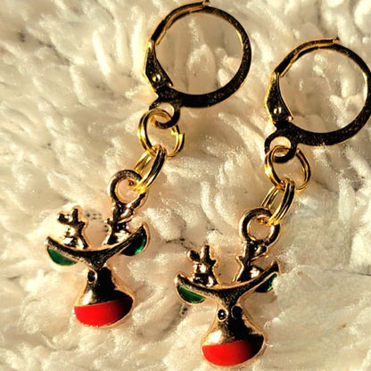 Boucle d’oreille inspirée du renne Rudolph, personnage de Noël fantaisiste, mode hivernale, bijoux de vacances tendance, accessoire festif de nouveauté