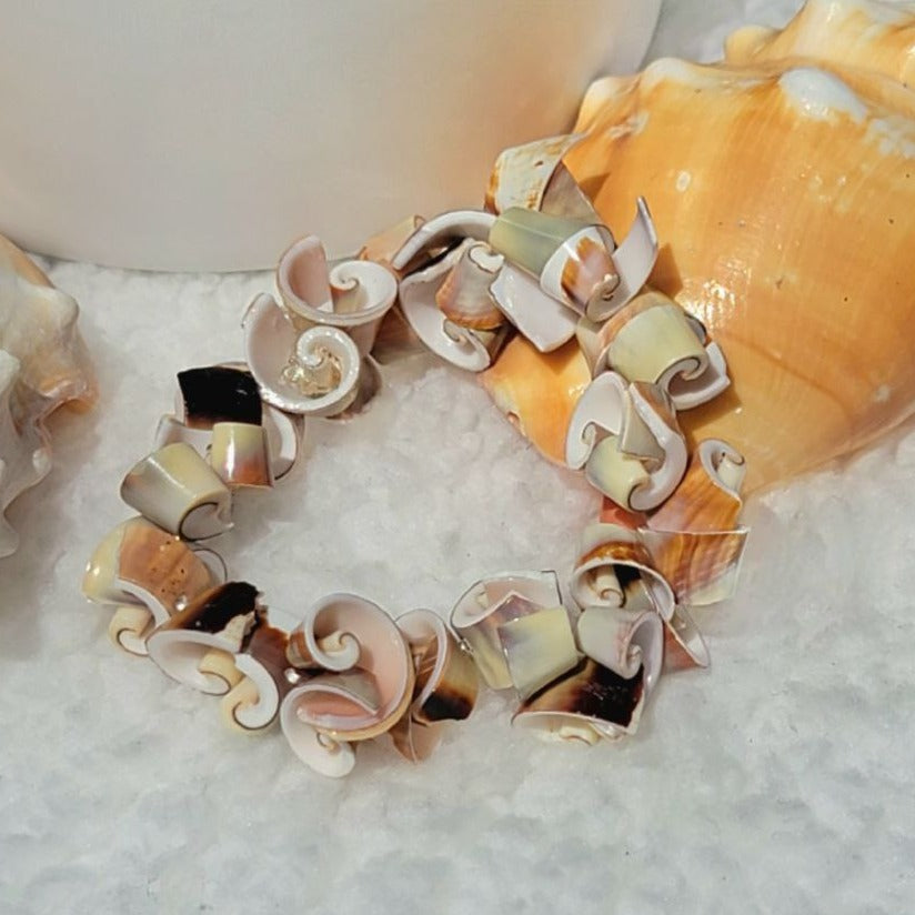 Beach Vibe Seashell Bracelet - Spiral Pattern