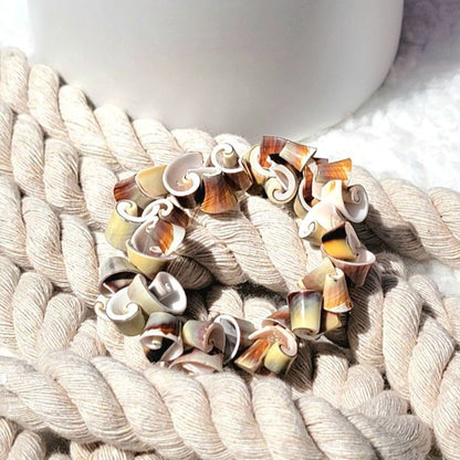 Beach Vibe Seashell Bracelet - Spiral Pattern