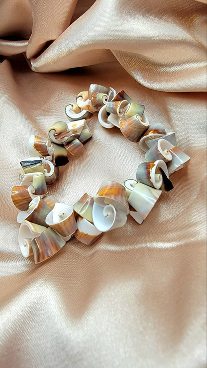 Beach Vibe Seashell Bracelet - Spiral Pattern