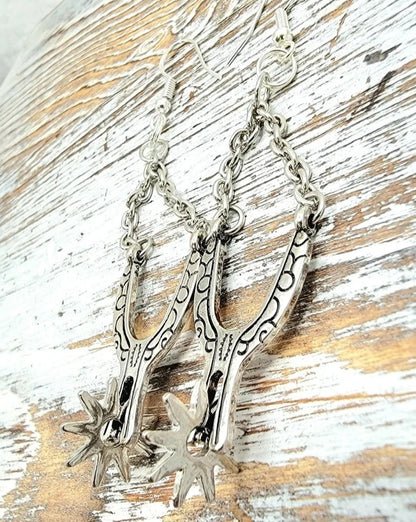 Boucles d’oreilles conçues par Western Boot Spur, bijoux prêts pour le rodéo, accessoire Cowgirl Chic, Country Festival Dangle, inspiré du Far West