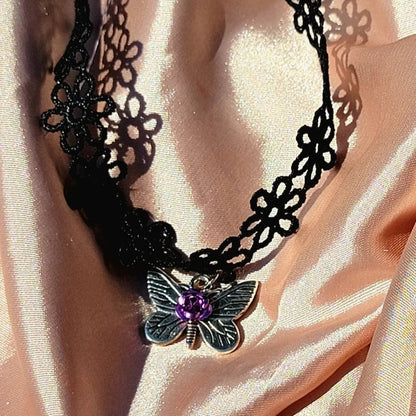 Gargantilla de mariposa plateada, collar de flores moradas, collar de encaje elegante, moda elegante, artesanía exquisita, estilo elegante y distintivo