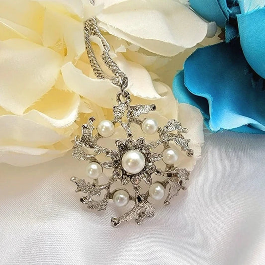 Fashionable Silver Flower Necklace, Elegant White Faux Pearl Pendant, Timeless Elegance Jewelry