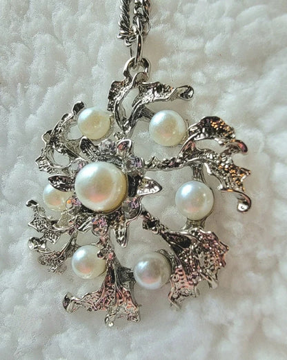 Fashionable Silver Flower Necklace, Elegant White Faux Pearl Pendant, Timeless Elegance Jewelry