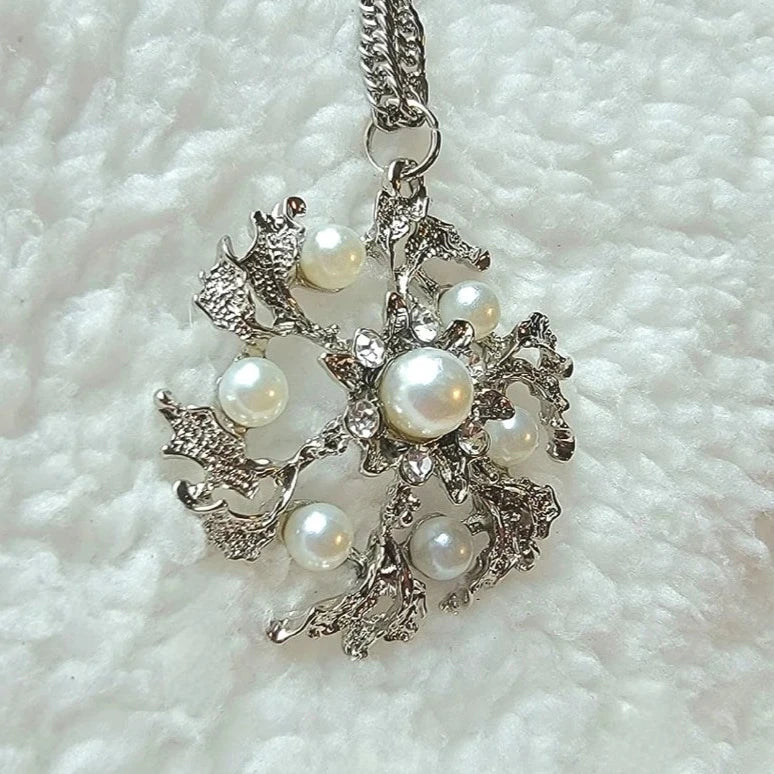 Fashionable Silver Flower Necklace, Elegant White Faux Pearl Pendant, Timeless Elegance Jewelry