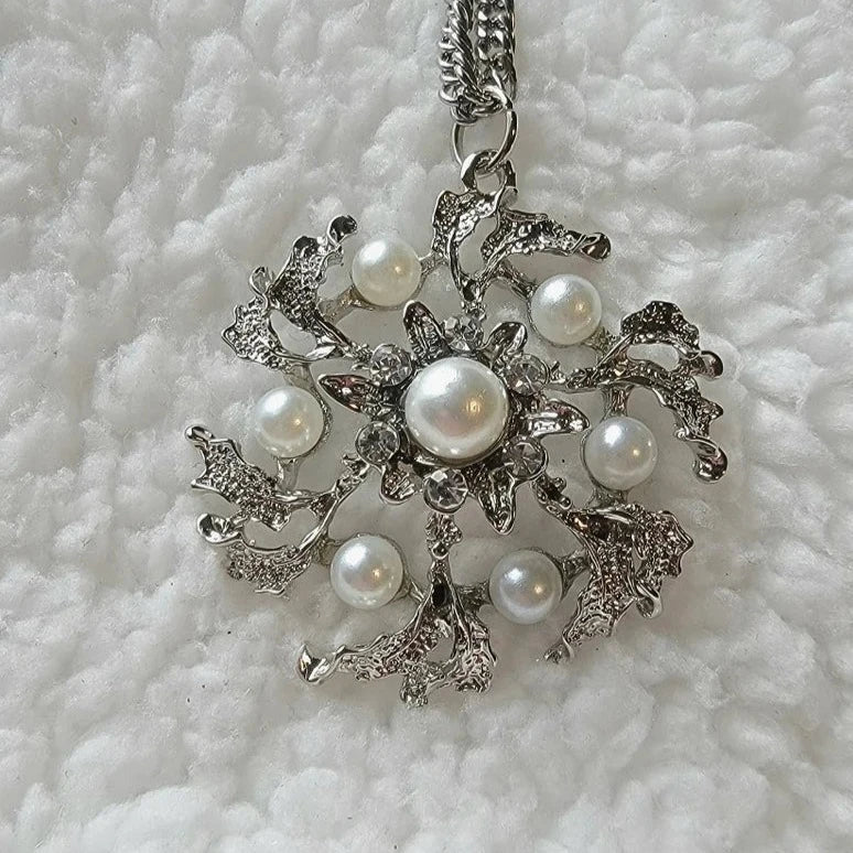 Fashionable Silver Flower Necklace, Elegant White Faux Pearl Pendant, Timeless Elegance Jewelry