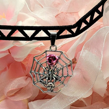 Araña de plata en telaraña, gargantilla negra con cabeza de calavera, colgante de plata de Halloween, colgante de moda oscura unisex, accesorio gótico, lindo espeluznante