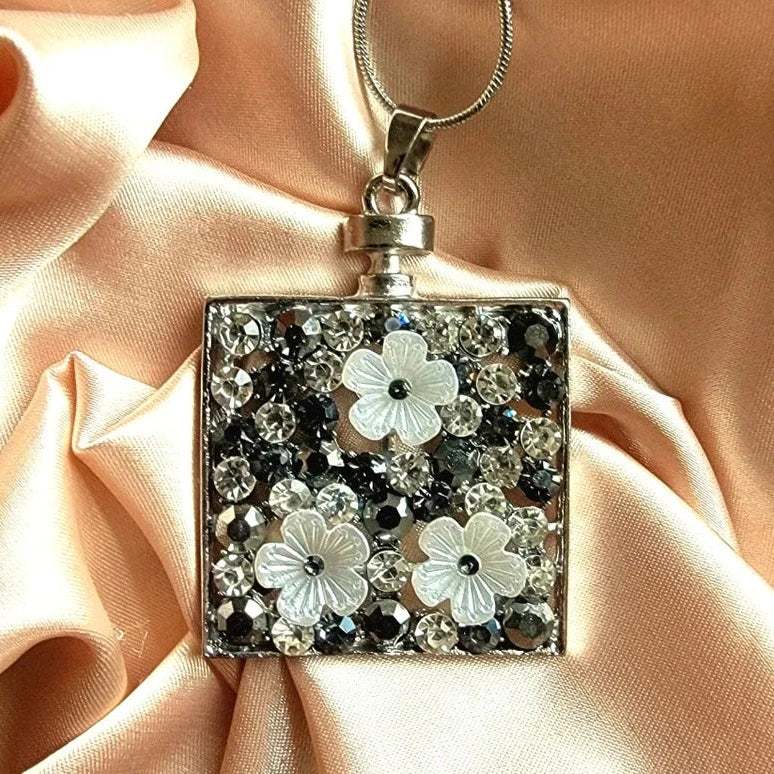 Pendentif floral chic, bijoux élégants simples, accessoire de haute qualité, bijoux élégants pour femmes, mode de luxe, fabrication artisanale