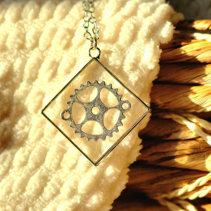 Elegant Art and Technological Steampunk Necklace, Unique Wheel Gear Design Pendant