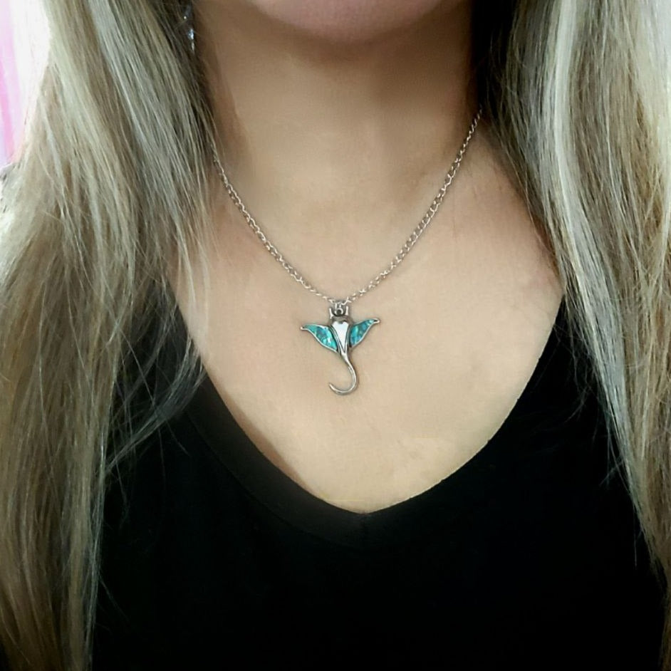 Collier Stingray en argent, bibelot Manta Ray, pendentif animal marin, bijoux Sting Ray, bijoux de vêtements de plage, accessoire pour amoureux de la plage