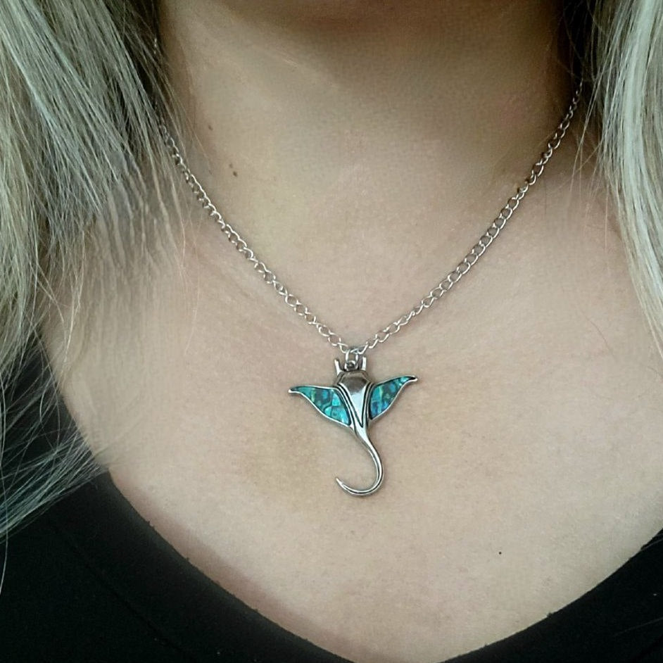 Collier Stingray en argent, bibelot Manta Ray, pendentif animal marin, bijoux Sting Ray, bijoux de vêtements de plage, accessoire pour amoureux de la plage