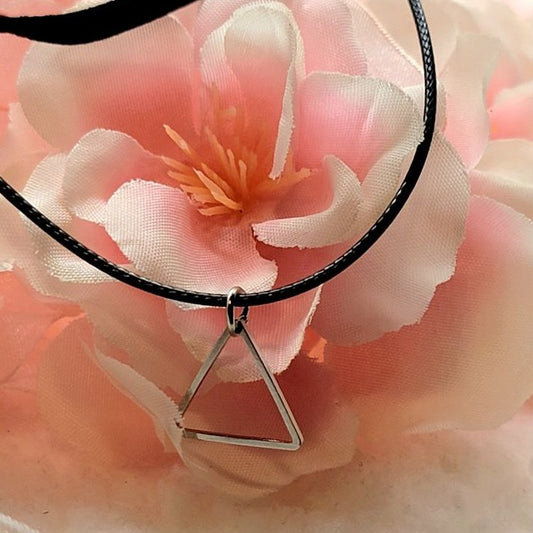 Mini Triangle mince argenté sur tour de cou à 2 couches, collier simple pour adolescents, déclaration de mode pour les jeunes, bijoux minimalistes poussin, style contemporain