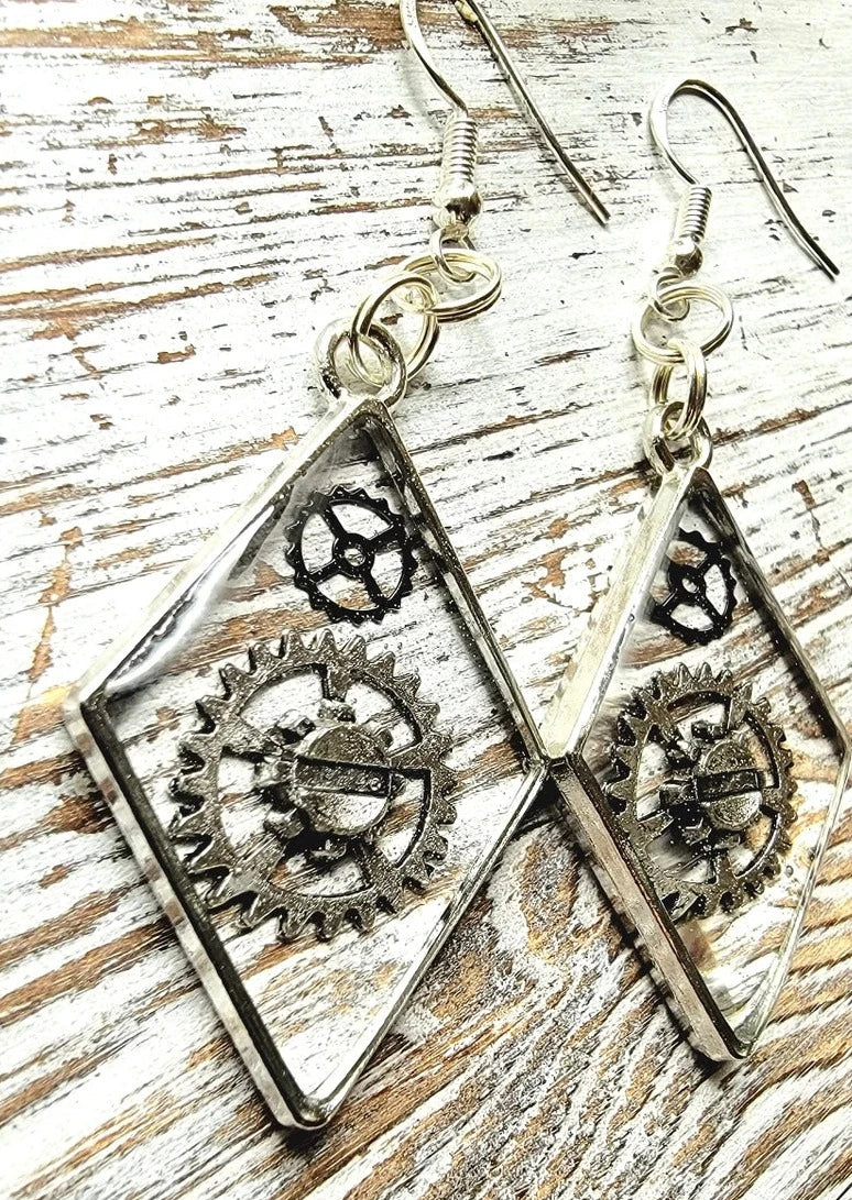 Steampunk Wheel and Cog Earrings, Diamond-Shaped Pendant, Historical Victorian Fashion Jewelry, Intricate Craftsmanship Accessory, Wearable Art