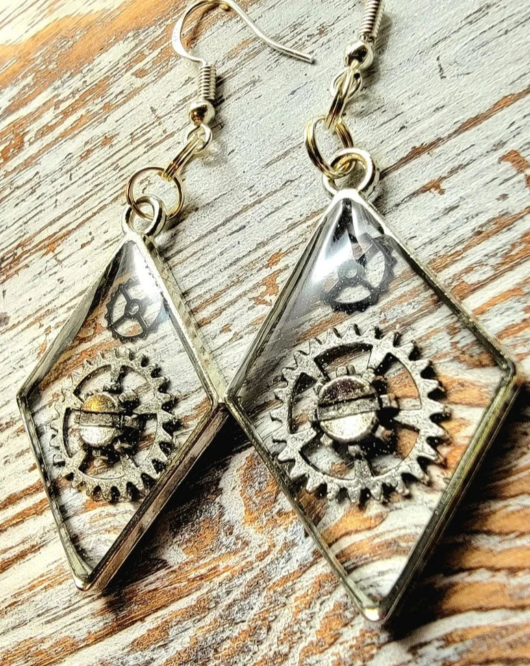 Steampunk Wheel and Cog Earrings, Diamond-Shaped Pendant, Historical Victorian Fashion Jewelry, Intricate Craftsmanship Accessory, Wearable Art