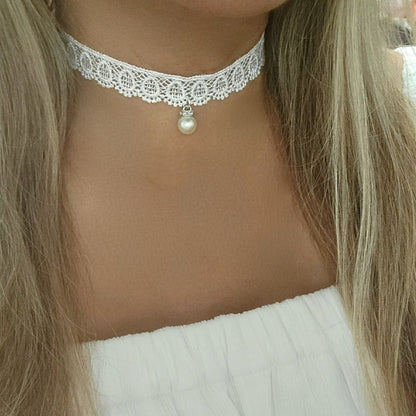 Élégant tour de cou en dentelle de fausses perles, le glamour rétro rencontre le chic contemporain, bijoux Aristan pour un goût sophistiqué, charme romantique unique