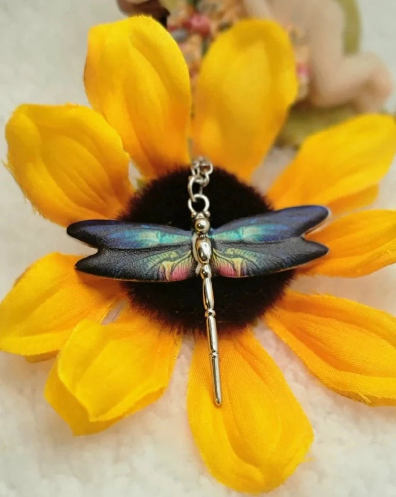 Petit collier pendentif libellule en argent avec nuances bleues et turquoise sur les ailes, charme de la nature, bijoux colorés, bijoux d’insectes, charme d’insecte