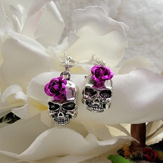 Pendiente pequeño con cabeza de calavera, joyería atrevida, lindo accesorio de Halloween, colgantes góticos, moda espeluznante, joyería alternativa espeluznante, punk rock