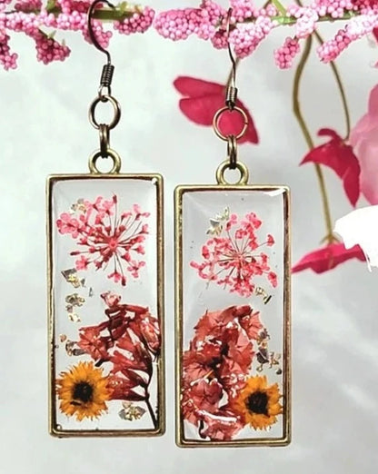 Pendientes de pradera matutina bañados por el sol, colgante de resina de margarita hecho a mano, arte de joyería inspirado en la naturaleza, gota botánica vibrante, vintage nostálgico