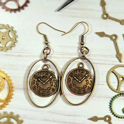 Boucle d’oreille chronomètre en bronze antique, bijoux d’horlogerie scellés en résine, accessoire historique d’inspiration victorienne, style Steampunk élégamment conçu