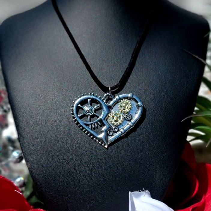 Steampunk Gear Heart Necklace, Unique Victorian-Inspired Pendant, Mechanical Chic with Romantic Allure Jewelry, Wearable Fusion Art Accessory