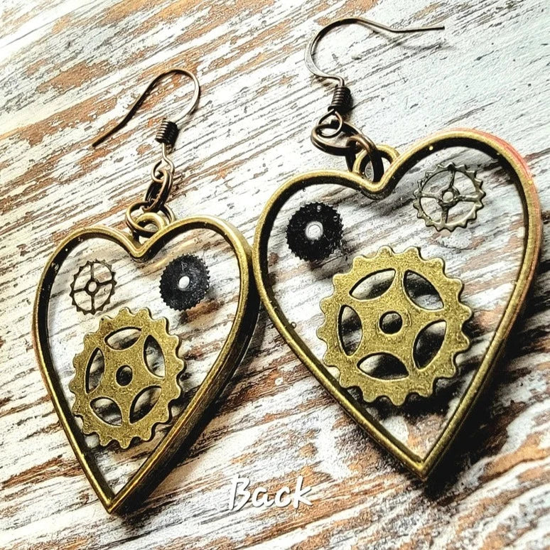 Steampunk Heart Earrings, Victorian Era Inspired Dangle, Artistic Wheel & Cog Jewelry, Nostalgic Vintage Theme Pendant, Elegant Timeless Charm