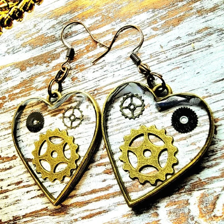 Steampunk Heart Earrings, Victorian Era Inspired Dangle, Artistic Wheel & Cog Jewelry, Nostalgic Vintage Theme Pendant, Elegant Timeless Charm