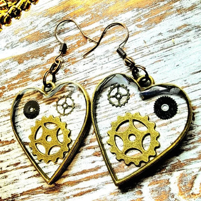 Steampunk Heart Earrings, Victorian Era Inspired Dangle, Artistic Wheel & Cog Jewelry, Nostalgic Vintage Theme Pendant, Elegant Timeless Charm