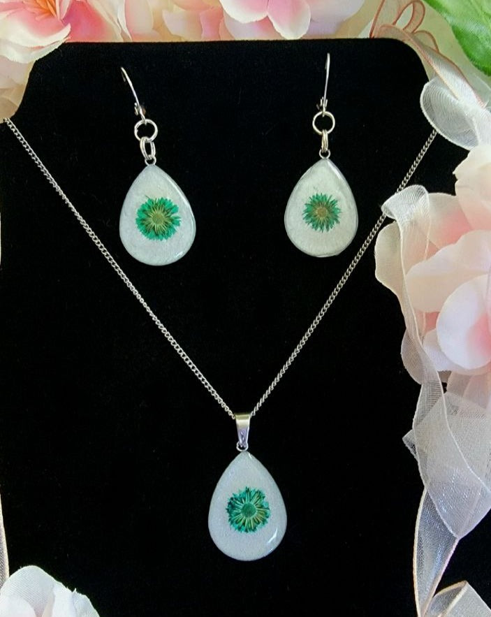 Ensemble de bijoux en résine pressée, collier et boucles d’oreilles en forme de larme véritable, mode naturaliste, design intemporel, respectueux de l’environnement à la mode