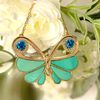 Collier papillon coquille turquoise, bijoux insectes, cadeau pour les amoureux de la nature, bijoux d’été artisanaux vibrants, pendentif charme animal