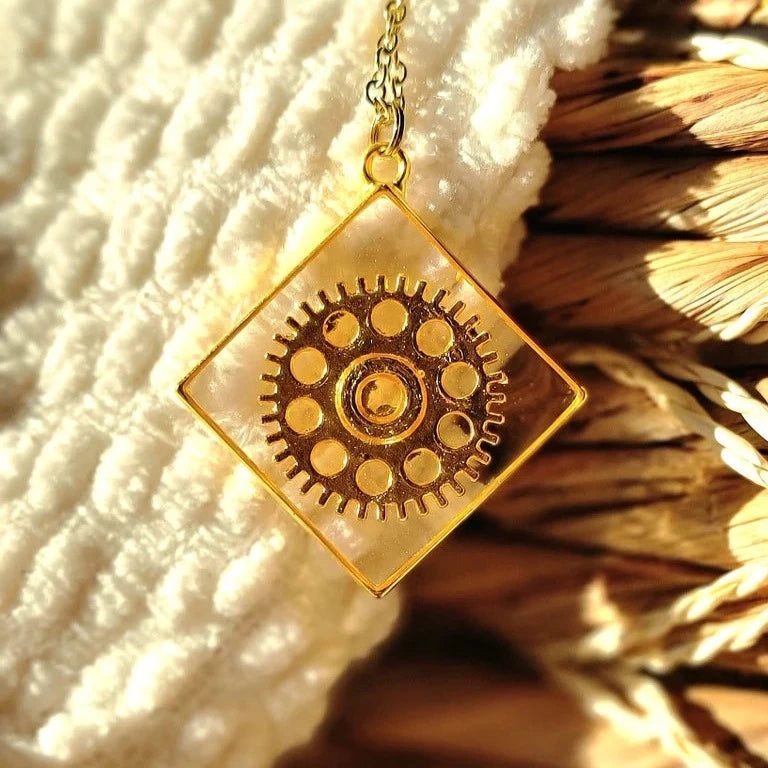 Mesmerizing Golden Wheel Gear Design Necklace, Steampunk Gear Pendant