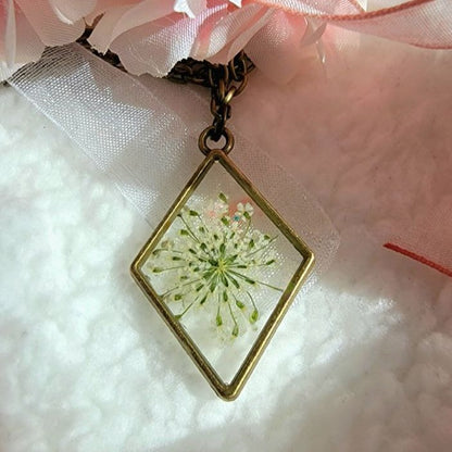 Collier de fleurs de souffle de bébé blanc, vrais bijoux floraux, art botanique sous forme portable, amour éternel, cadeau inspiré de la nature