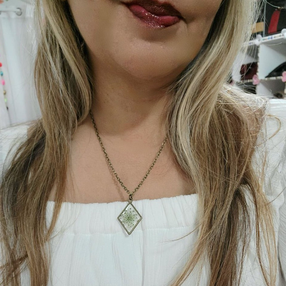 Collier de fleurs de souffle de bébé blanc, vrais bijoux floraux, art botanique sous forme portable, amour éternel, cadeau inspiré de la nature