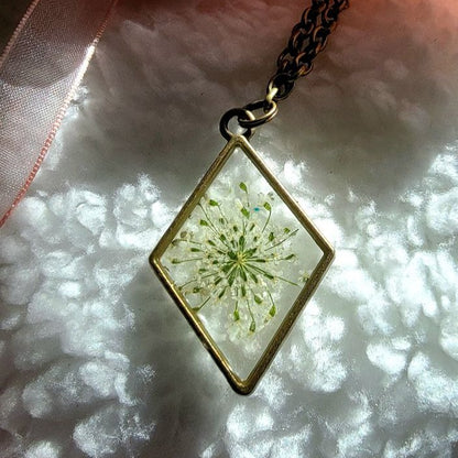 Collier de fleurs de souffle de bébé blanc, vrais bijoux floraux, art botanique sous forme portable, amour éternel, cadeau inspiré de la nature