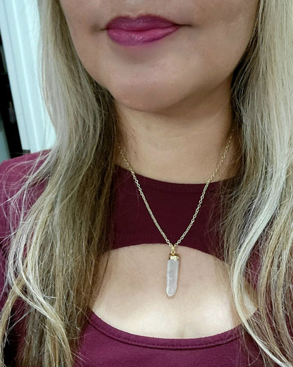 Pendentif Smokey White, collier en cristal élégant en forme de poignard, bijoux minimalistes pour un usage quotidien, accessoire discret pour la mode moderne