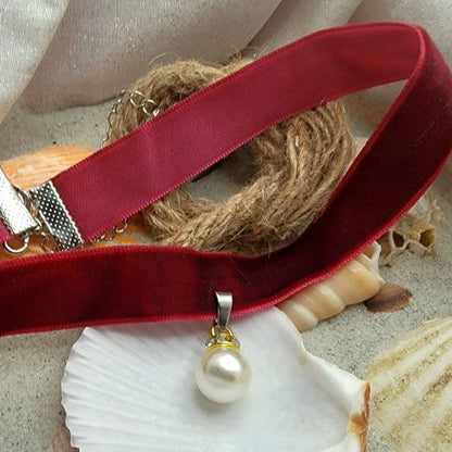 Perla sintética blanca en gargantilla de terciopelo rojo vino, collar de estilo vintage, joyería sofisticada, joyería de moda de lujo, alta moda de moda