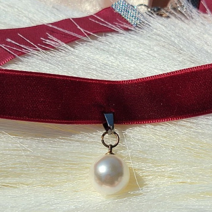 White Faux Pearl on Wine Red Velvet Choker, Vintage Style Necklace, Sophisticated Jewelry, Luxury Fashion Jewellery, High Fashion Trendy