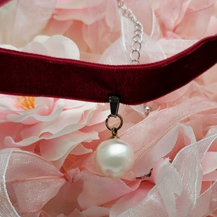 White Faux Pearl on Wine Red Velvet Choker, Vintage Style Necklace, Sophisticated Jewelry, Luxury Fashion Jewellery, High Fashion Trendy