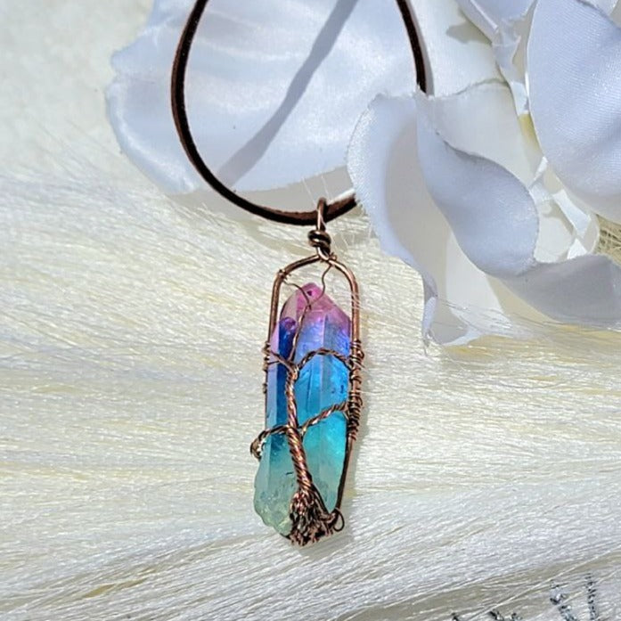 Cristal de cuarzo rosa envuelto en alambre de cobre, joyería de meditación, piedra preciosa mística, energía de amor universal, joyería de declaración para velada nocturna