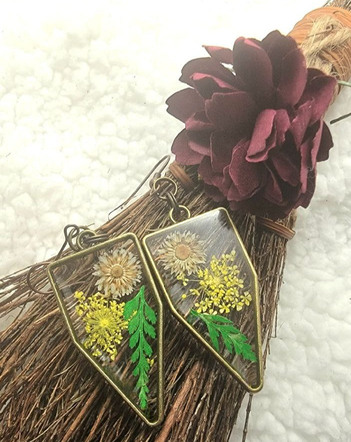 Boucle d’oreille Sunshine Yellow &amp; Green Medley, Timeless Beauty Garden Dangles, Cadeau parfait pour les amoureux de la nature, Bijoux écologiques uniques