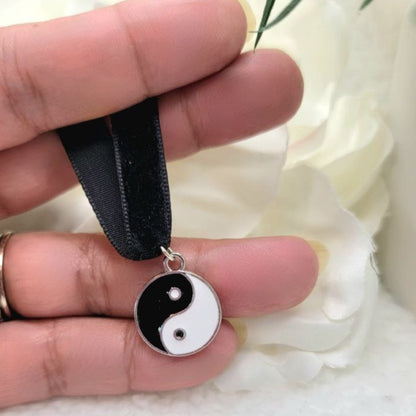 Yin Yang Velvet Choker, Kung Fu Necklace, Unisex Collar, Minimalist Jewelry, Harmony & Balance, Symbolic Accessory, Peace Love Energy