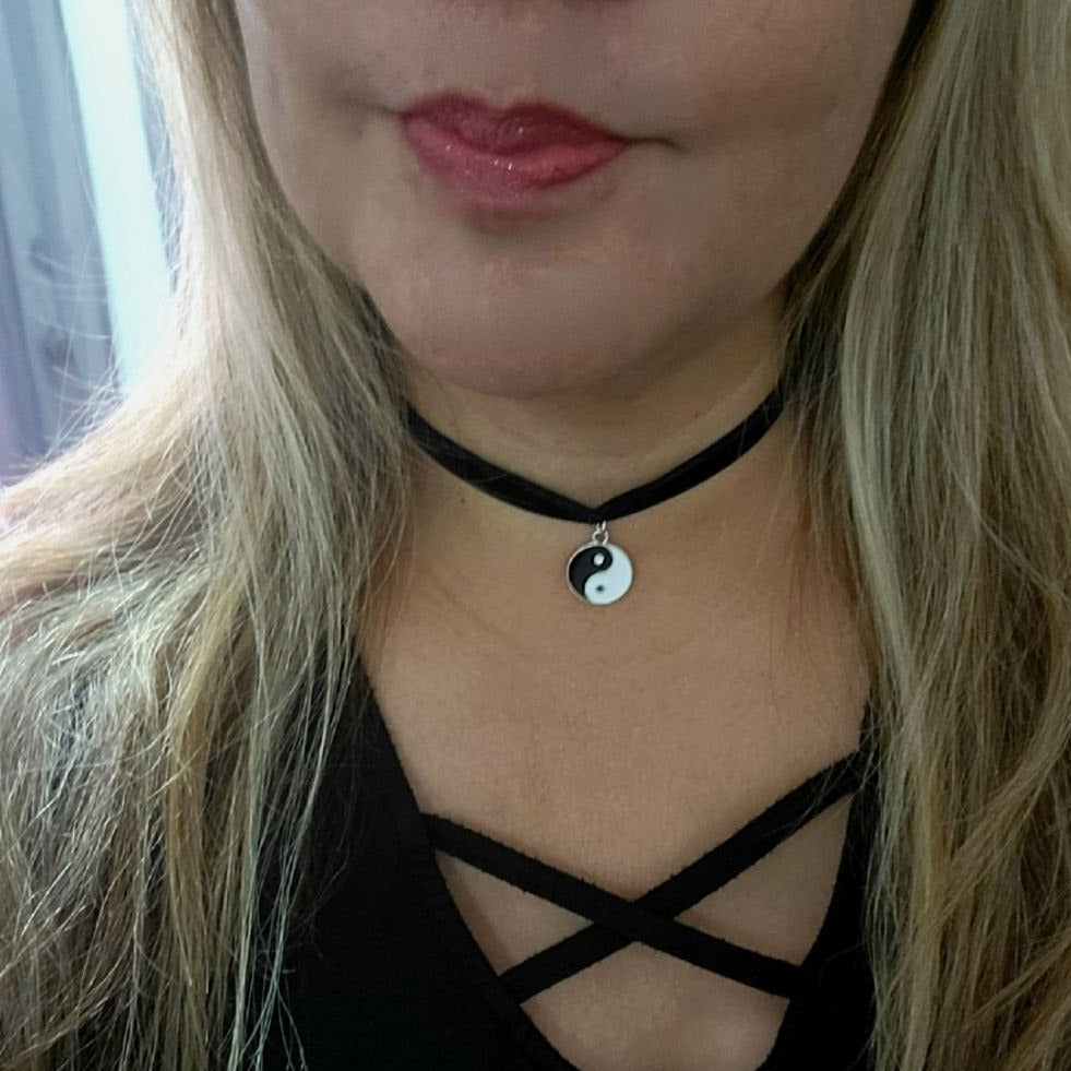 Yin Yang Velvet Choker, Kung Fu Necklace, Unisex Collar, Minimalist Jewelry, Harmony & Balance, Symbolic Accessory, Peace Love Energy