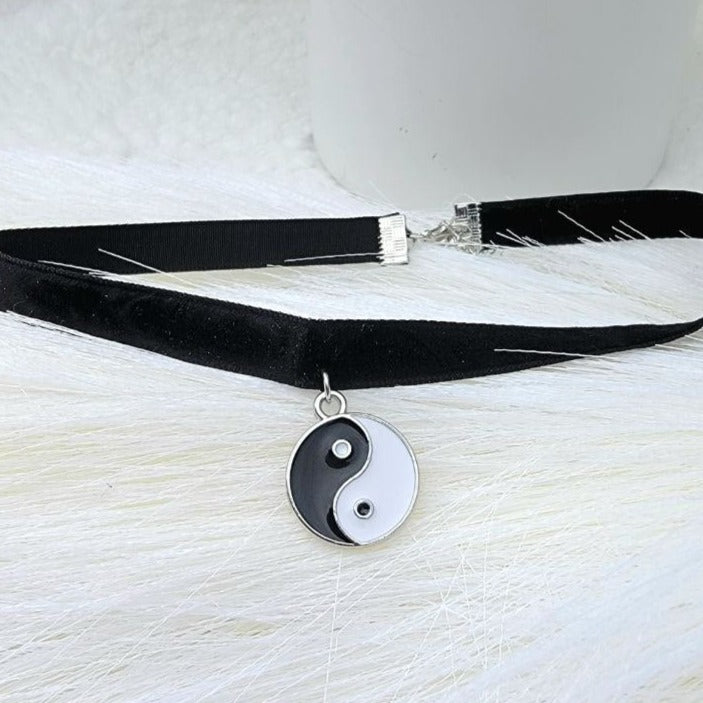 Yin Yang Velvet Choker, Kung Fu Necklace, Unisex Collar, Minimalist Jewelry, Harmony & Balance, Symbolic Accessory, Peace Love Energy