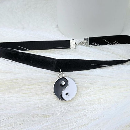 Yin Yang Velvet Choker, Collier Kung Fu, Collier Unisexe, Bijoux Minimalistes, Harmonie &amp;Équilibre, Accessoire Symbolique, Peace Love Energy