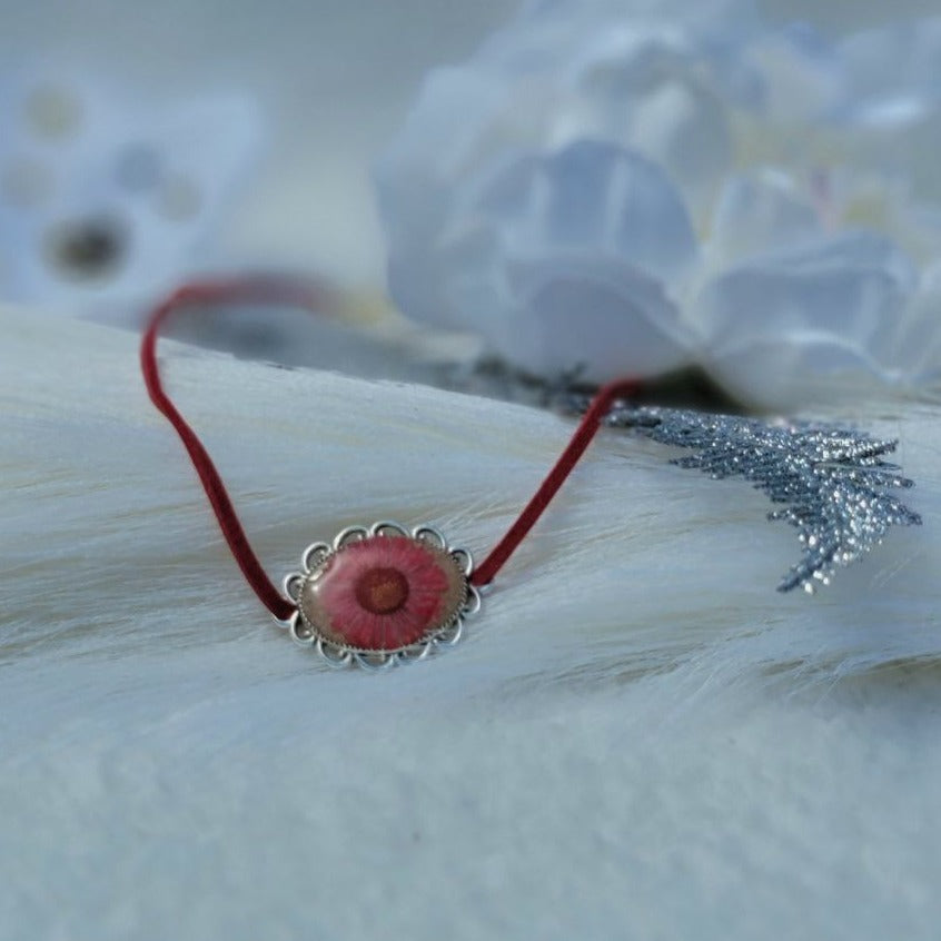 Pressed White Daisy Choker, Handmade Women's Necklace, Red Floral Pendant, 90's Accessory, Real Flower Collar, Beach Theme