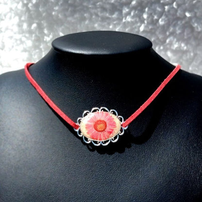 Pressed White Daisy Choker, Handmade Women's Necklace, Red Floral Pendant, 90's Accessory, Real Flower Collar, Beach Theme